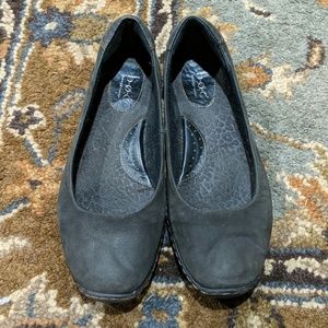 B.o.c black leather flats